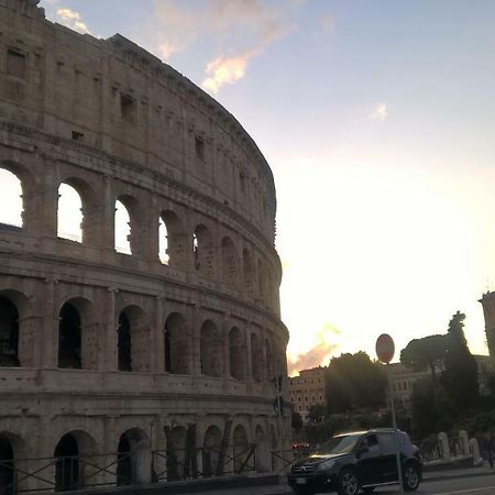 Around The Corner Colosseo B&B Roma Ngoại thất bức ảnh