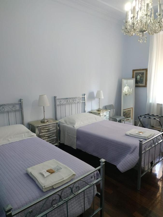 Around The Corner Colosseo B&B Roma Ngoại thất bức ảnh