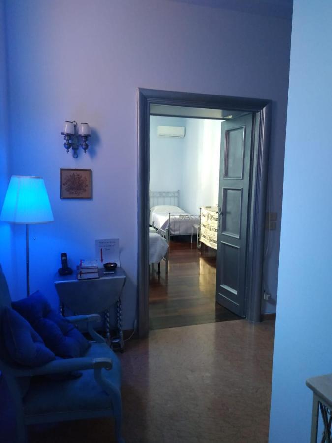 Around The Corner Colosseo B&B Roma Ngoại thất bức ảnh