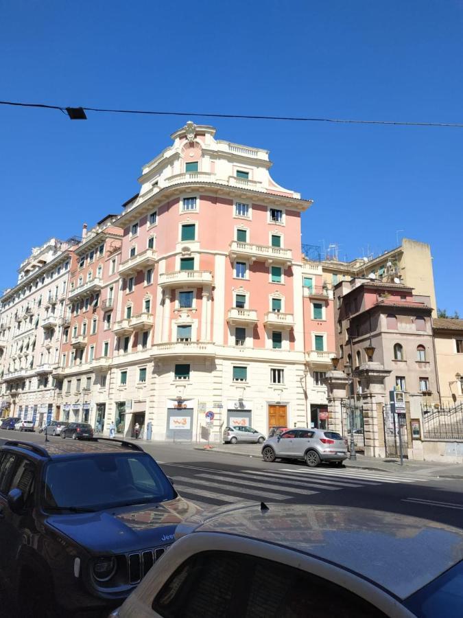 Around The Corner Colosseo B&B Roma Ngoại thất bức ảnh