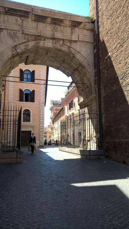 Around The Corner Colosseo B&B Roma Ngoại thất bức ảnh