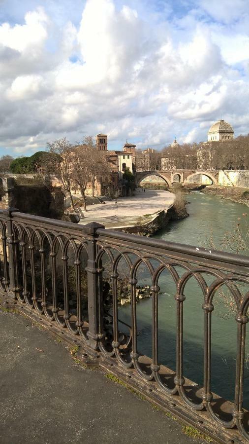 Around The Corner Colosseo B&B Roma Ngoại thất bức ảnh